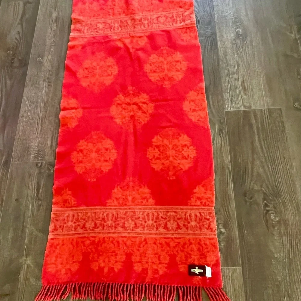 100% wool Cecchi Cecchi Elegant Red Holiday Shawl 25/53 inch